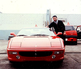 Martin Burga y una Testarossa Ferrari